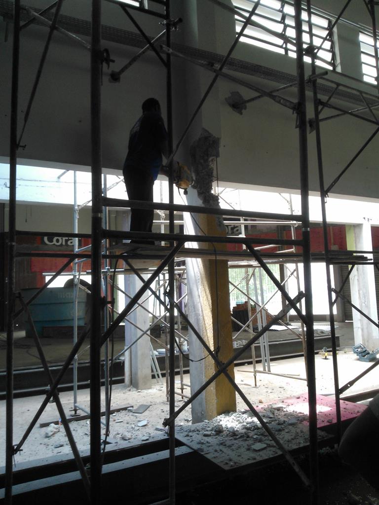 Corte de pilar para demolição.