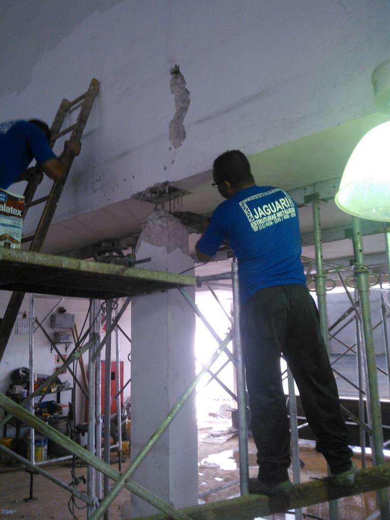 Demolição de pilar.